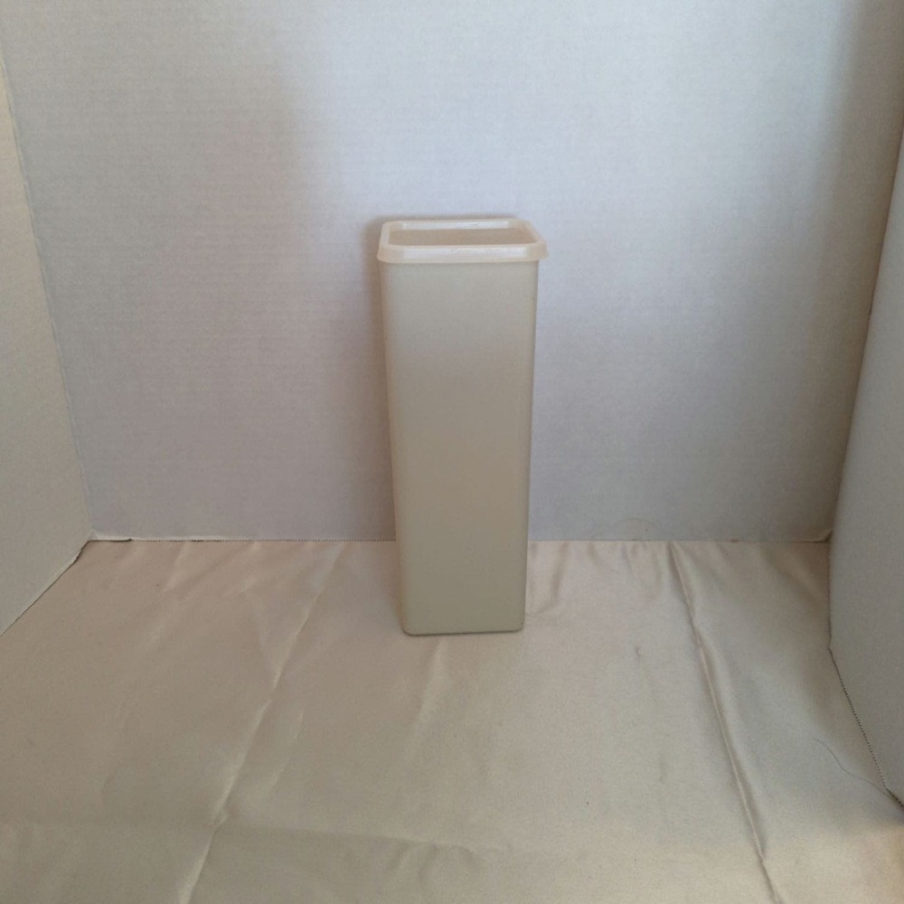 Tupperware block cheese/cracker storage container